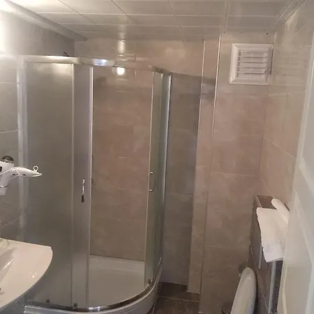 Oezgem Apart Otel *